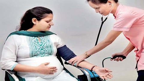 जागतिक उच्च रक्तदाब दिन विशेष : आई होताना…जडतोय उच्च रक्तदाब