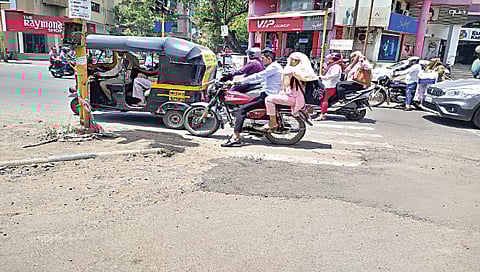 नाशिक : झेब्रा क्रॉसिंग पुसल्याने पादचार्यांची होतेय गैरसोय