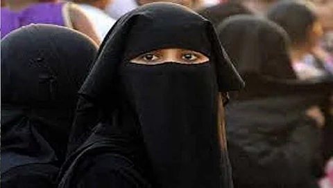 Triple Talaq Case | आयब्रोज केल्याने महिलेला पतीने फोनवरच दिला तिहेरी तलाक, काय आहे प्रकरण?
