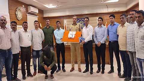 धुळे : अवैध पिस्तूल बाळगणाऱ्या तरुणास अटक, पिस्तूल व काडतूसे जप्त