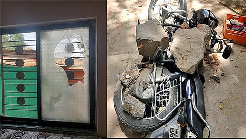 नाशिकरोड : वृत्तपत्र विक्रेते कुलथे यांच्या घरावरील दगडफेकीत झालेले दुचाकी, चारचाकी वाहने तसेच घराच्या खिडक्यांचे नुकसान.