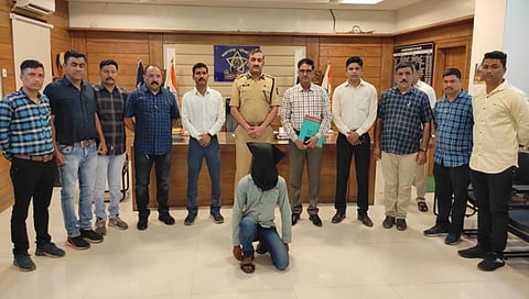 धुळ्याच्या दुहेरी हत्याकांडाचे गूढ उकलले ; मुलानेच आई व आजीचा खून केल्याचे स्पष्ट