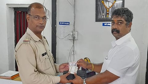 नाशिक : पोलिस कर्मचाऱ्याचे पैशाचे पाकीट केले परत