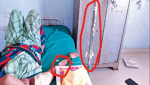 रुग्णांचे हाल; चिकटपट्टीऐवजी स्टीकर; अधिकार्यांसह, कर्मचार्यांची मनमानी