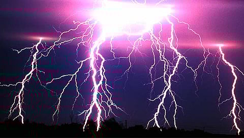 बिहारमध्ये वीज कोसळून ३३ जणांचा मृत्यू; राज्य सरकारकडून प्रत्येकी ४ लाखांची मदत