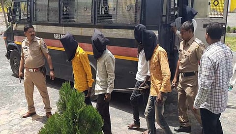 बीड : केजमधील महामार्गावर लुटमार करणार्या टाेळीला पाच दिवस पोलीस कोठडी