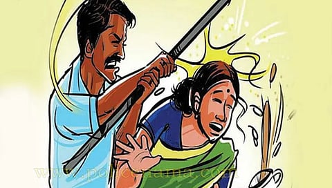 पुणे : मेकअपसाठी गेलेल्या पत्नीला मारहाण