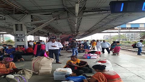 डोंबिवली : दिवा-रोहा ट्रेनमध्ये तांत्रिक बिघाड ; प्रवाशांचा तब्बल अडीच तास खोळंबा