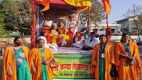 लासलगावी चित्ररथ व प्रभात फेरीने सर्वांचेच वेधले लक्ष