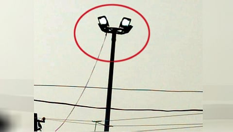 सातारा : वडूजमध्ये दिवसा ढवळ्याही लाईट सुरुच