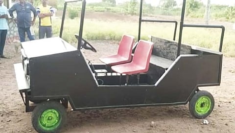 सातारा : लोणंदच्या विद्यार्थ्यांनी बनवली सौरऊर्जेवर चालणारी प्रदूषणमुक्त कार