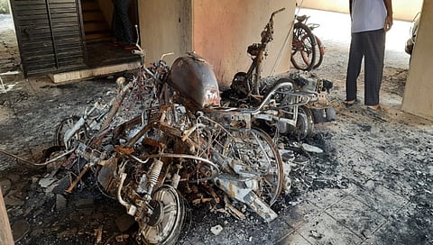 नाशिक : पार्किंगमध्ये लावलेली इलेक्ट्रिक बाइक पेटून सात दुचाकी खाक