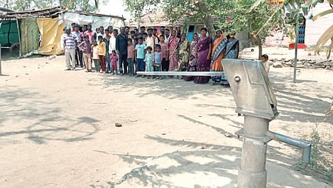 विनवण्या करून मिळते हंडाभर पाणी, वडगाव-सिन्नरच्या मिळन वस्तीची व्यथा