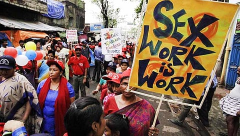 मोठी बातमी : सेक्स वर्कर्संच्या कामात पोलिसांनी हस्तक्षेप करू नये : सर्वोच्च न्यायालयाचा निर्णय