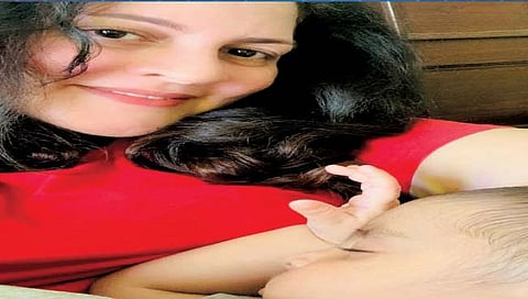 स्तनपान व दुग्धदान बाळासाठी अमूल्य www.pudharinews.