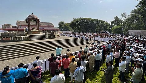 ‘लोकराजा’ला अभिवादन : …अन् १०० सेकंद कोल्हापूर स्तब्ध झाले!