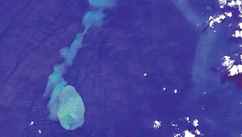 सॅटेलाईटने टिपले पाण्यातील ज्वालामुखीला