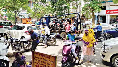 सोलापूर : वाहतूक पोलिसांकडून तब्बल 30.45 लाखांचा दंड