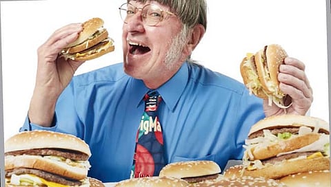 तब्बल 32 हजार बर्गर खाणारा माणूस!
