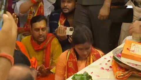 राणा दाम्पत्यांनी दिल्लीत केलं हनुमान चालीसाचं पठण (video)