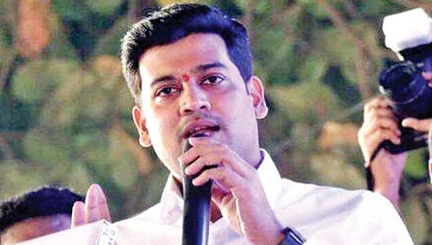 युवासेनेच्या अध्यक्षपदी श्रीकांत शिंदेंची वर्णी लागणार, शिंदे समर्थकांचे पोस्टर व्हायरल