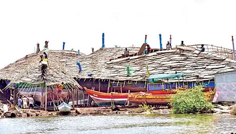 सिंधुदुर्ग : खोल समुद्रातील मच्छीमारी उद्यापासून होणार बंद