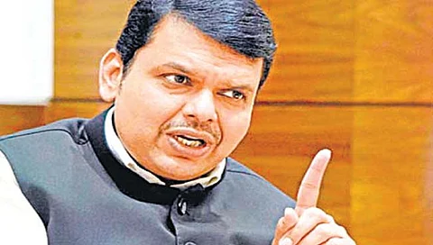 मुंबई : रंगलेल्या डावात फडणवीसांच्या हाती ‘एक्का’