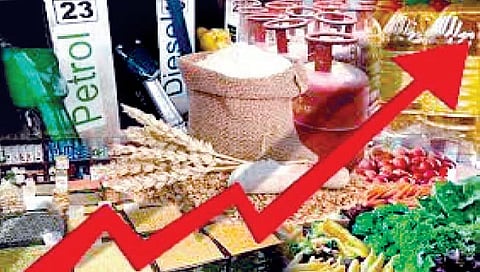 महागाईचा झटका, बजेटला दणका!! इंधन, गॅस दरात वर्षात ४५ ते ५० टक्के वाढ