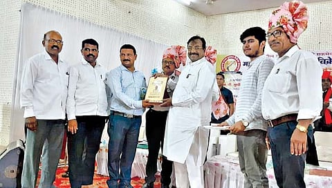 वृत्तपत्र विक्रेता संघटनेच्या राज्यस्तरीय अधिवेशनात ‘पुढारी’चा सन्मान!