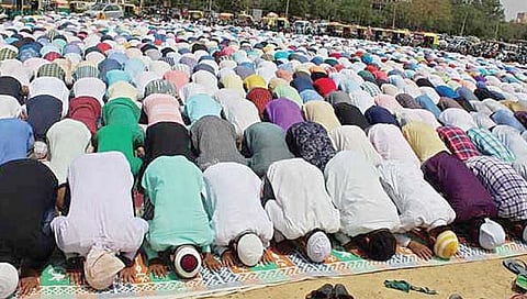 106 मशिदींचा रस्त्यावर नमाज पठण न करण्याचा निर्णय