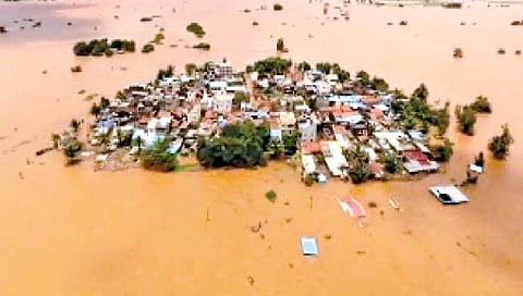 कोल्हापूर : लोकप्रतिनिधींची आश्वासने महापुरातच बुडाली!