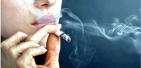 महिलांमध्ये वाढतोय धुम्रपानाचे प्रमाण; ताण कमी करण्यासाठी धूम्रपानाचा आधार