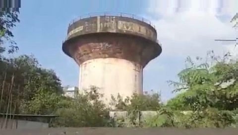 पाण्याची टाकी तर आहे पण जलवाहिनीचा पत्ताच नाही