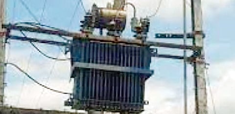 जामखेड : तालुक्यात विजेचा खेळखंडोबा; कमी दाबामुळे रोहित्रांबरोबरच कृषिपंपही खाक