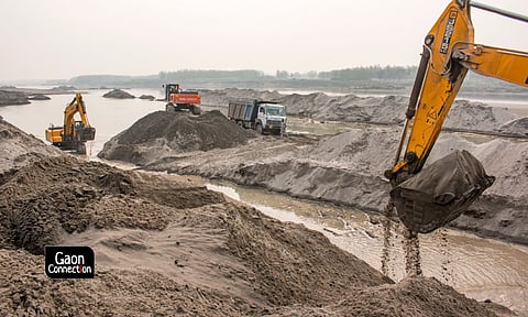 नगर : डंपर, पोकलेनसह 52 लाखांचा मुद्देमाल जप्त; गोदावरी नदीपात्रात गौण खनिज चोरी