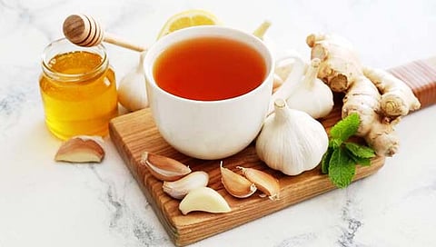 International Tea Day : लसणाचा चहा प्यायल्याने ‘हे’ आहेत सर्वोत्तम फायदे