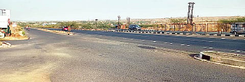 वारंवार अपघात घडत असलेला कुरकुंभ एमआयडीसी चौक परिसर. (छाया : अजय कांबळे)