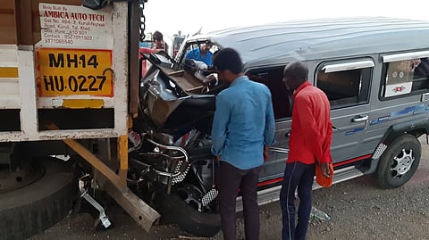 नगर औरंगाबाद महामार्गावर अपघात; १ ठार ८ गंभीर