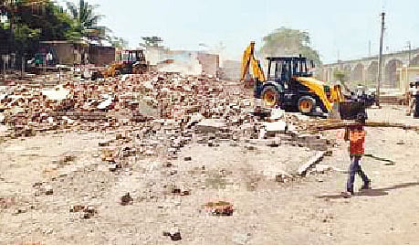 निरा: रेल्वे हद्दीतील 62 अतिक्रमणांवर कारवाई