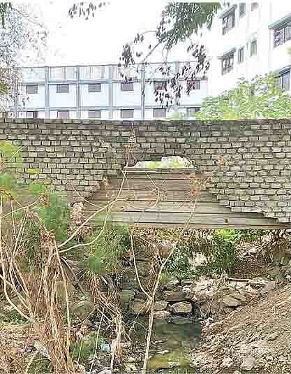 ओढ्या… तुला शोधू कुठं? लेंडी ओढ्याचे अस्तित्व नामशेष होण्याच्या मार्गावर