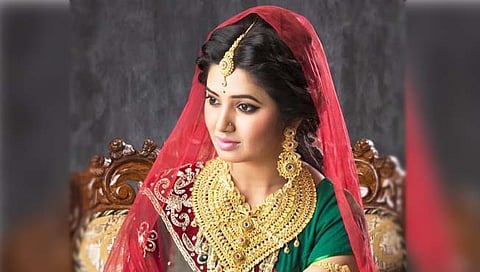 प्राजक्ता माळीची राज ठाकरेंसाठी भोंग्यावर पोस्ट आणि डाव अंगलट येताच ‘ती’ पोस्ट केली एडिट !