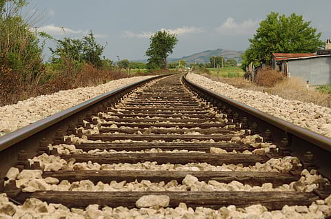 पुणे-नाशिक हायस्पीड रेल्वे कामास ब्रेक; खेड तालुक्यात लष्कराकडून आक्षेप