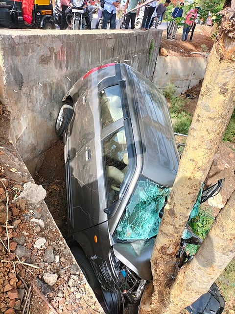 सिंहगड पायथ्याला अपघात; एका तरुणाचा मृत्यू; दोघे गंभीर जखमी