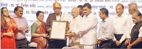 पुण्याच्या संवाद सेवा संस्थेतर्फे वसंतराव मसके यांच्या एक्काहत्तरीनिमित कृतज्ञता सोहळा आयोजित करण्यात आला होता. या सोहळ्यात माजी गृहमंत्री सुशीलकुमार शिंदे, राज्यमंत्री दत्तात्रय भरणे यांच्या हस्ते त्यांचा सन्मान करण्यात आला. या वेळी अतिरिक्त सचिव डॉ. नितीन करीर, डॉ. पी. डी. पाटील, विश्वास पाटील, अशोक विखे पाटील, गायिका वैशाली सामंत यांच्यासह मान्यवरांची उपस्थिती होती.