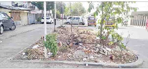 सुशोभीकरण करूनही नंतर त्या त्या रस्त्यांचे चित्र असे दिसत आहे.