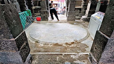 अंबाबाई मंदिरातील फरशी काढण्याचे काम 60 टक्के पूर्ण