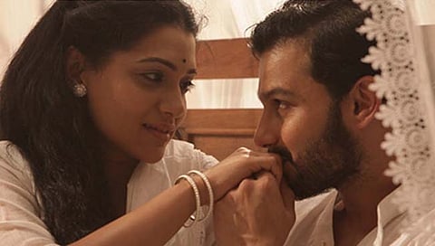 उर्मिला आणि आदिनाथ कोठारेच्या संसारात ‘का रे हा दुरावा’ ? सलग दोन घटनांनी चर्चेला उधाण !