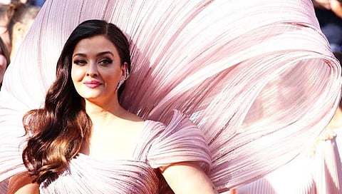 Aishwarya in Cannes : उगाचं ऐश्वर्याला सर्वात सुंदर स्त्री म्हणत नाहीत!