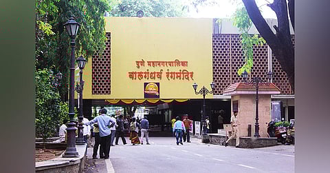 बालगंधर्व रंगमंदिराच्या पुनर्विकासाच्या विरोधात कलाकारांचा एल्गार