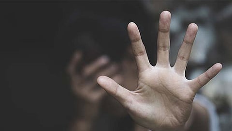 नाशिक : अत्याचार करत पीडितेला साडेचार लाखांना गंडा